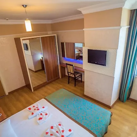 Cleopatra Tac & Apart 3*