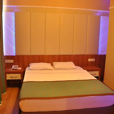 Cleopatra Tac & Apart